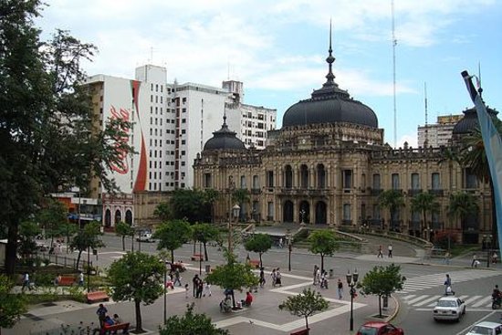 Casa de Gobierno de Tucumán, vista desde la Plaza Independencia